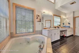 726 Pinecrest Dr, Pocono Pines, PA 18350 - Photo 17