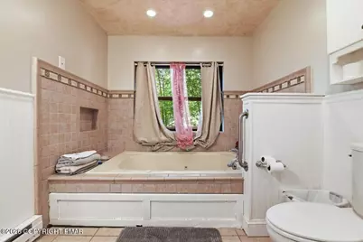  184 Cambridge Court, Bushkill, PA 18324 - Photo 13