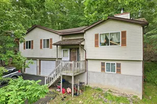 172 Dorchester Dr, Bushkill, PA 18324 - Photo 1