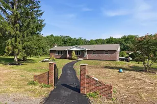 129 Rinker Rd, Stroudsburg, PA 18360 - Photo 3