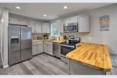  327 Country Place Drive, Tobyhanna, PA 18466 - Photo 7