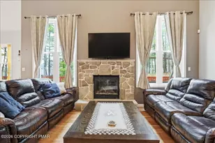 1323 Crossing Ln, Stroudsburg, PA 18360 - Photo 11