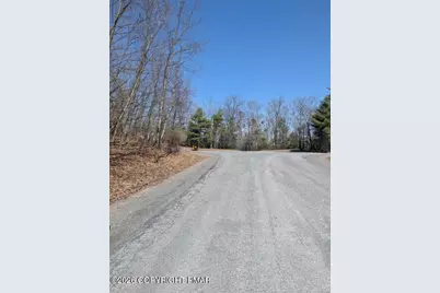  9 Hollow Dr 9 Drive, Stroudsburg, PA 18360 - Photo 3