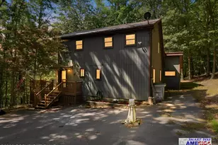 677 Clubhouse Dr, East Stroudsburg, PA 18302 - Photo 1