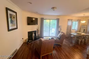 349 Crewe Ct, Bushkill, PA 18324 - Photo 3