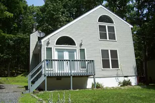 324 Whippoorwill Dr, Bushkill, PA 18324 - Photo 1