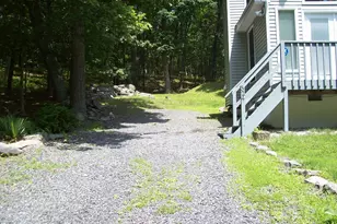 324 Whippoorwill Dr, Bushkill, PA 18324 - Photo 3