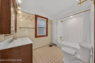 1118 Minsi Trail St, Bethlehem, PA 18018 - Photo 25