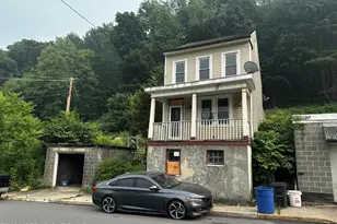 415 Peacock St, Pottsville, PA 17901 - Photo 3