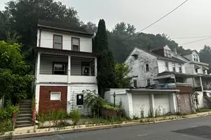 531 Peacock St, Pottsville, PA 17901 - Photo 1