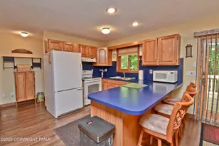 2217 Longview Dr, Bushkill, PA 18324 - Photo 9