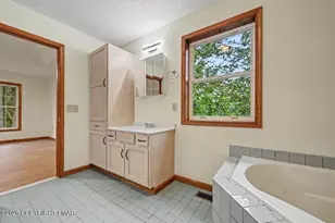 564 Cayuga Dr, Tobyhanna, PA 18466 - Photo 41