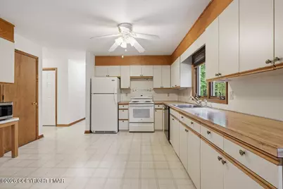  408 Longview Drive, Stroudsburg, PA 18360 - Photo 15
