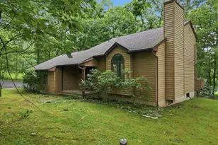 408 Long View Dr, Stroudsburg, PA 18360 - Photo 3