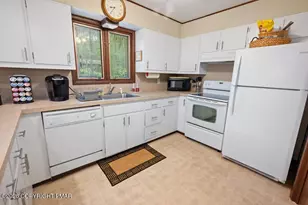 2435 Overlook Ln, Pocono Pines, PA 18350 - Photo 13