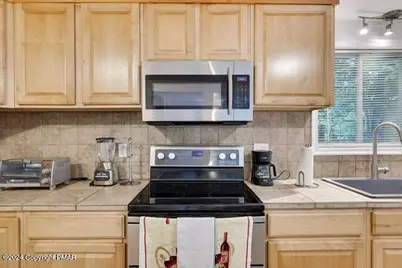  9660 Stony Hollow Drive, Tobyhanna, PA 18466 - Photo 11