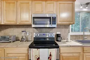9660 Stony Hollow Dr, Tobyhanna, PA 18466 - Photo 11