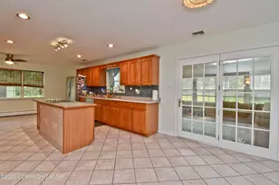 2095 Pleasant View Dr, Stroudsburg, PA 18360 - Photo 5