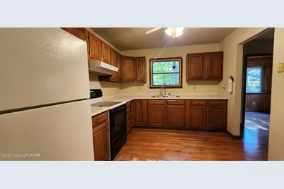  725 E Rosewood Road, East Stroudsburg, PA 18302 - Photo 9