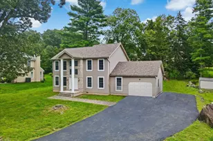 154 Escoll Dr, East Stroudsburg, PA 18301 - Photo 1