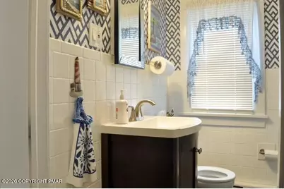  114 Everhart Street, Dupont, PA 18641 - Photo 9