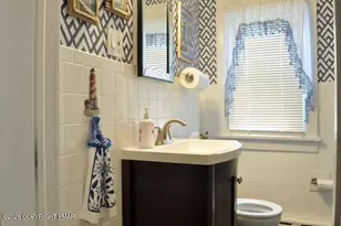 114 Everhart St, Dupont, PA 18641 - Photo 9