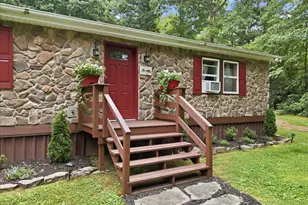1646 Erie Ct, Effort, PA 18330 - Photo 7