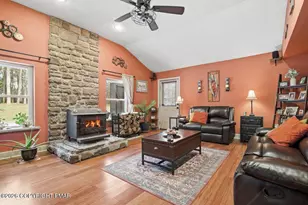 1646 Erie Ct, Effort, PA 18330 - Photo 19