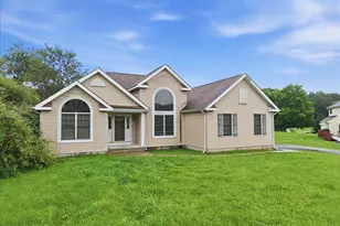 86 Northpark Dr, East Stroudsburg, PA 18302 - Photo 3