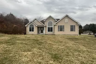 86 Northpark Dr, East Stroudsburg, PA 18302 - Photo 1