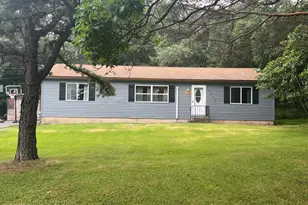 2215 Yellowstone Dr, Blakeslee, PA 18610 - Photo 1