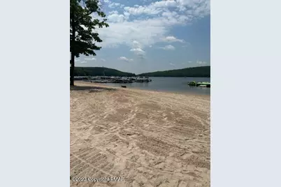  341 Woodsbluff Court, Lake Harmony, PA 18624 - Photo 11