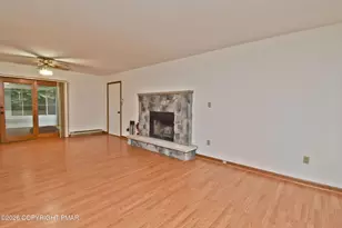 295 Russell Ct, Effort, PA 18330 - Photo 3