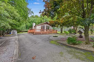 160 Ginsburg Cir, Albrightsville, PA 18210 - Photo 3