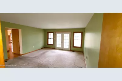  907 Thornberry Court, East Stroudsburg, PA 18302 - Photo 9