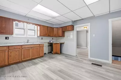  223 W High Street, Nesquehoning, PA 18240 - Photo 7