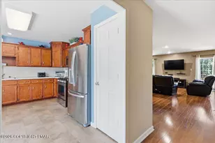 13 Jazz Cir, Whitehall, PA 18052 - Photo 11