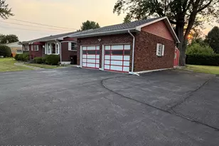 2662 Community Dr, Bath, PA 18014 - Photo 3