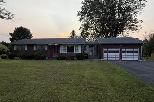2662 Community Dr, Bath, PA 18014 - Photo 1