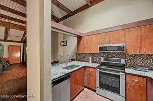 104 Condor Dr, Tamiment, PA 18371 - Photo 15