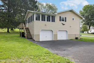 710 Keystone Dr, Stroudsburg, PA 18360 - Photo 3