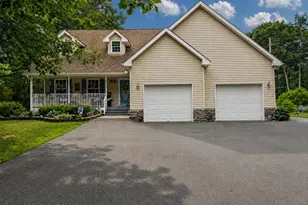 215 Maple Ridge Dr, Hawley, PA 18428 - Photo 1