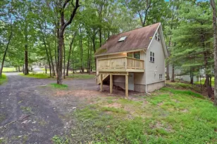 550 Whippoorwill Dr, Bushkill, PA 18324 - Photo 3