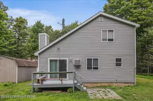 1065 Breezewood Dr, Newfoundland, PA 18445 - Photo 7
