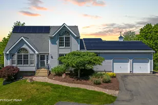 125 English Ivy Ct, Long Pond, PA 18334 - Photo 1