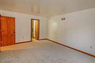 1208 Falls Rd, Bushkill, PA 18324 - Photo 17