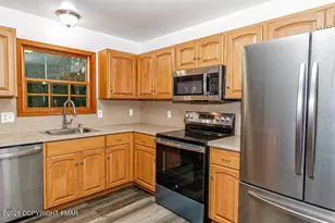 1208 Falls Rd, Bushkill, PA 18324 - Photo 9