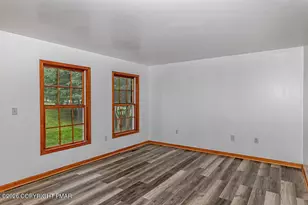 1208 Falls Rd, Bushkill, PA 18324 - Photo 13