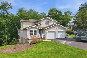 714 Garnet Ln, East Stroudsburg, PA 18301 - Photo 3