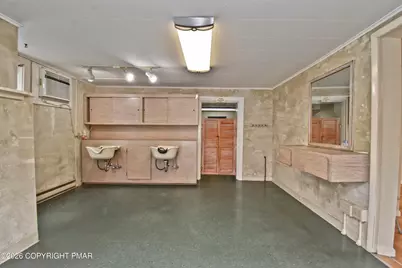  21 N 6th Street, Stroudsburg, PA 18360 - Photo 9
